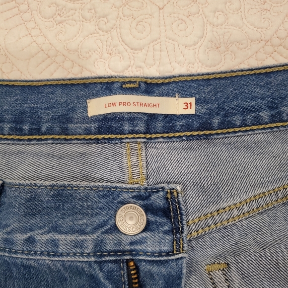 Levi's low pro straight jeans womens size 31. Like new. - Picture 6 of 7